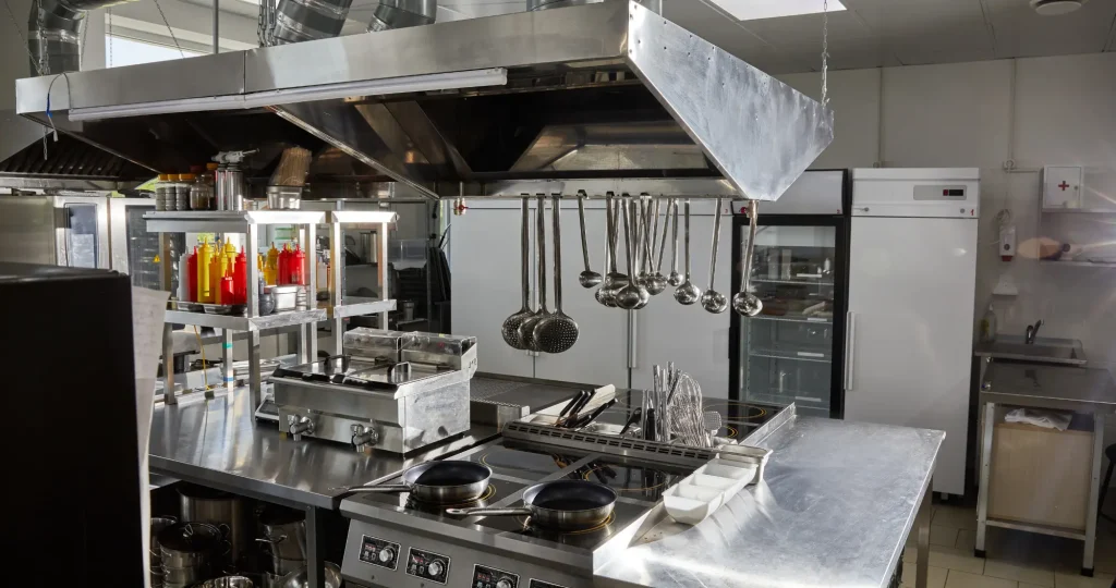 ¿Qué-debe-incluir-un-proyecto-de-cocina-industrial-en-Panamá-desde-cero